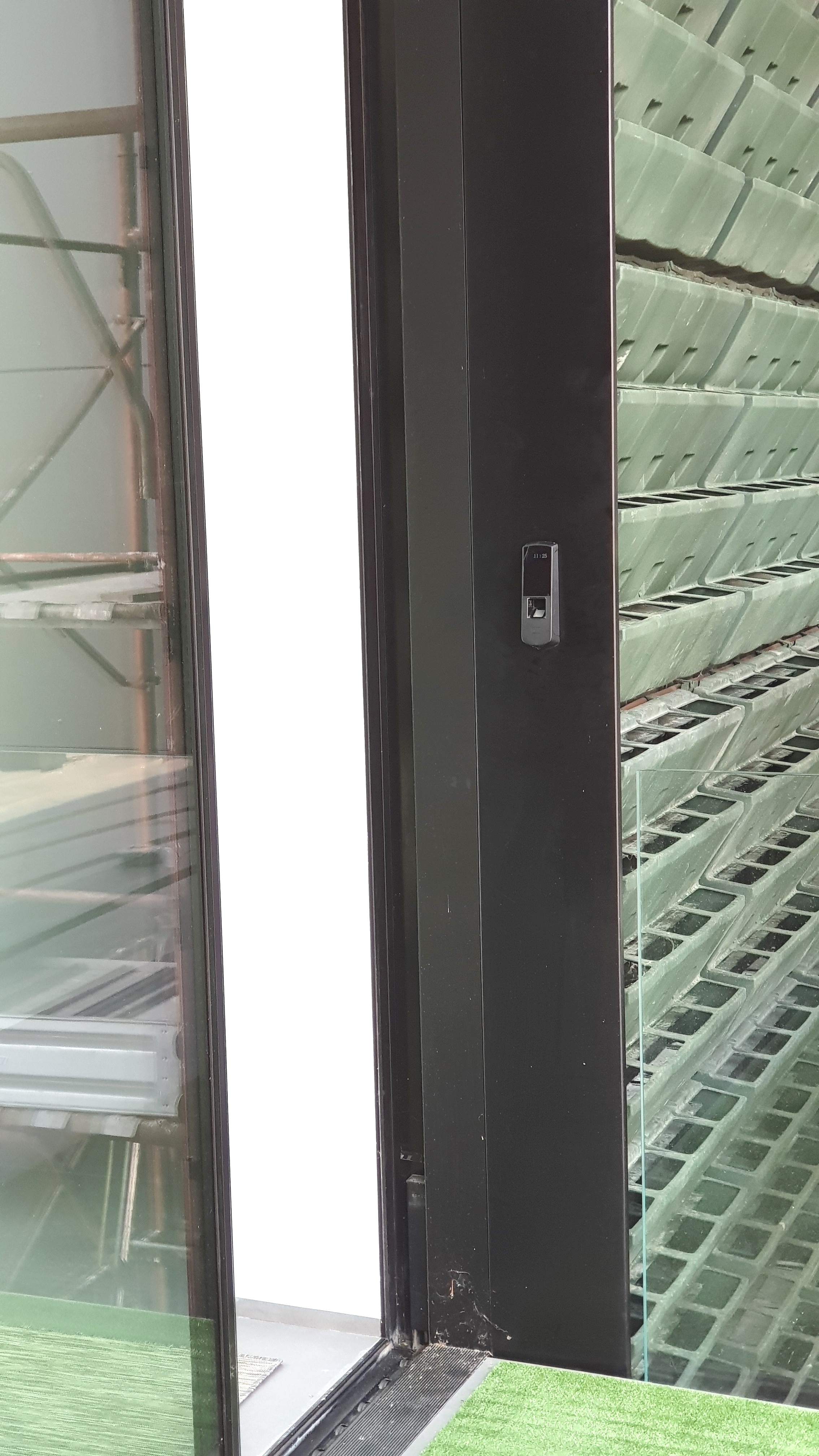  Anviz P7 controllo accessi biometrico con lan Poe installato in esterno azienda Rovigo